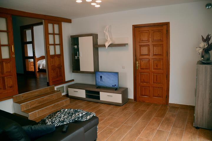 Lounge 3 of 3