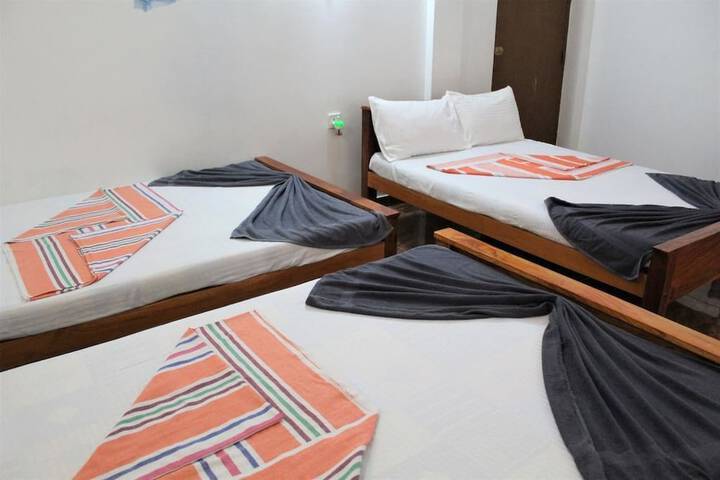 Room 2 of 32