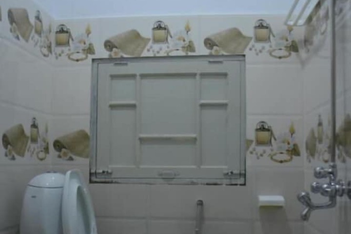 Room 9 of 34
