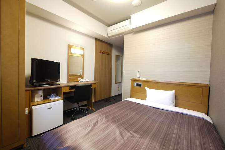 Room 3 of 22