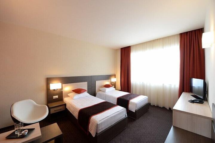 Room 7 of 35