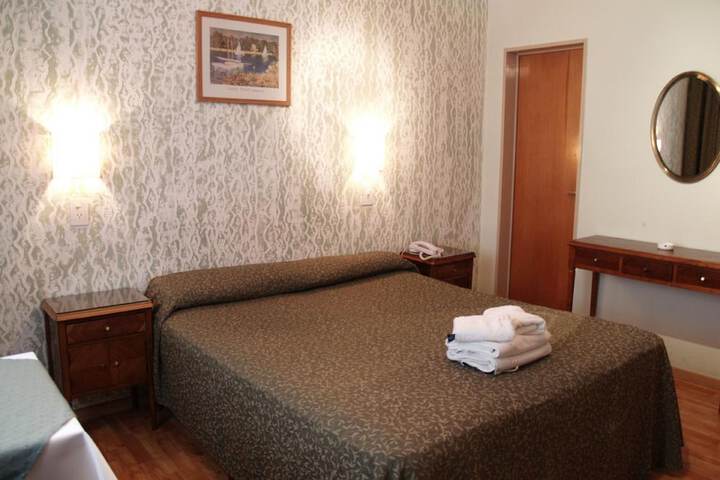 Room 9 of 39