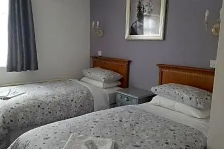 Room 2 of 7