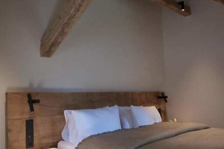 Room 12 of 83
