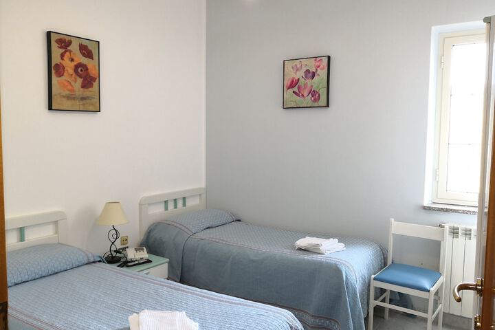 Room 6 of 68