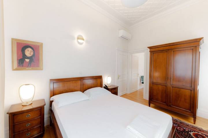 Room 32 of 95