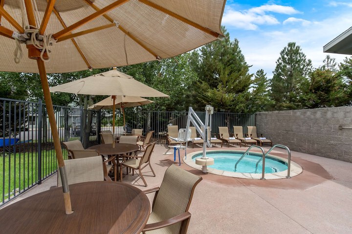 Pool Hotel