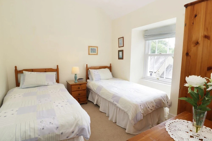 Room 3 of 10