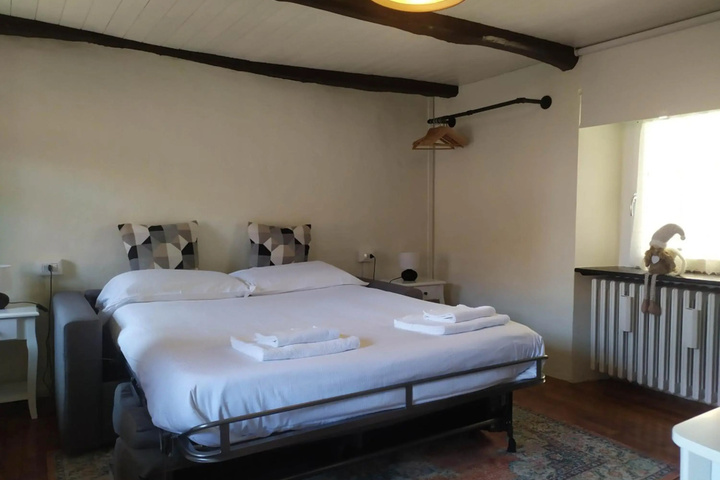 Room 2 of 16