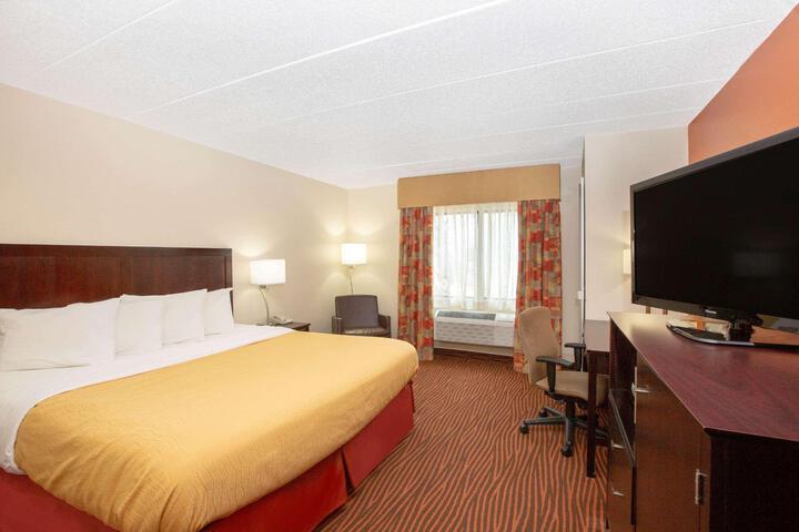 1 King Bed (23 of 35)