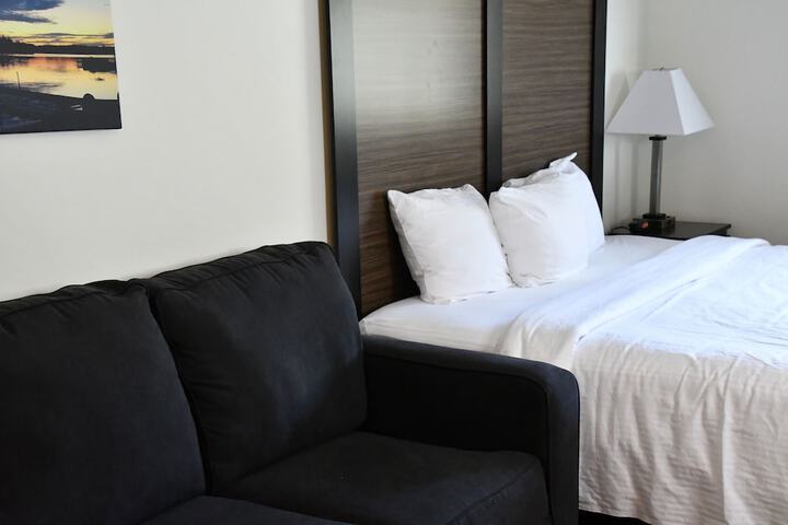 1 King Bed (6 of 11)