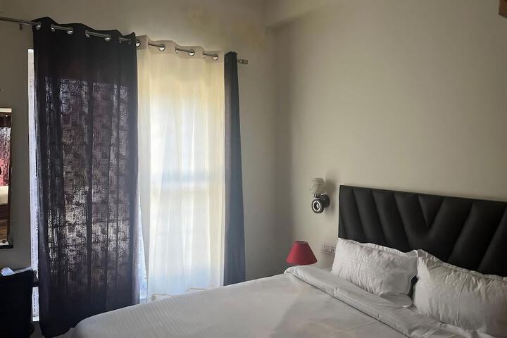 Room 7 of 9