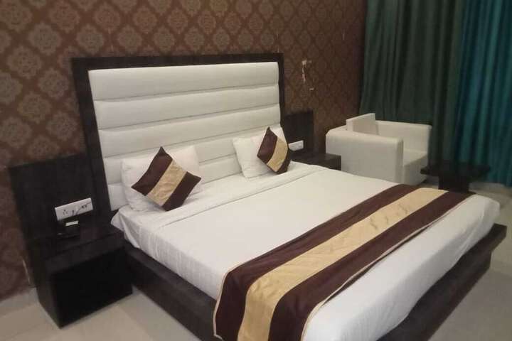 Room 15 of 19