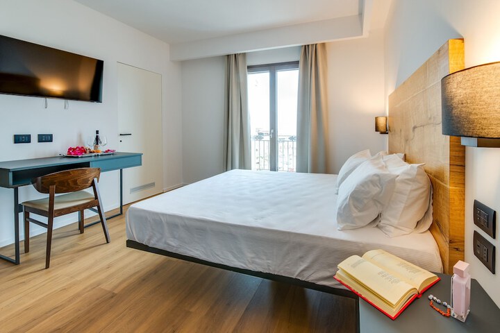 Room 21 of 80