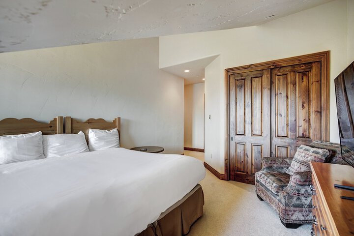 Room 47 of 493