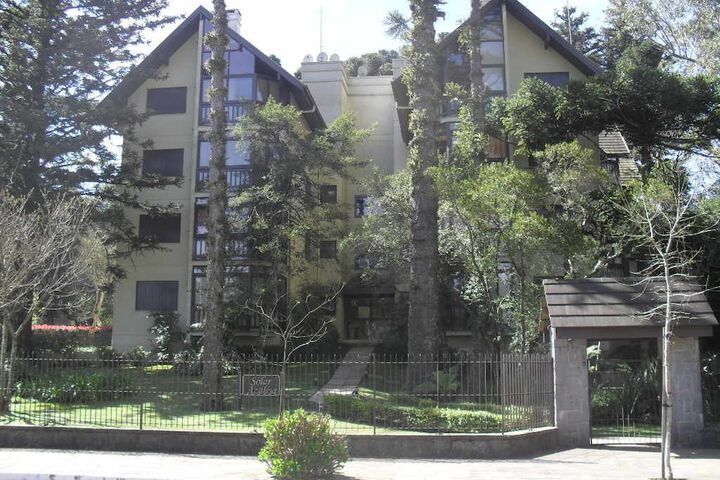 Belíssima cobertura para 12 pessoas