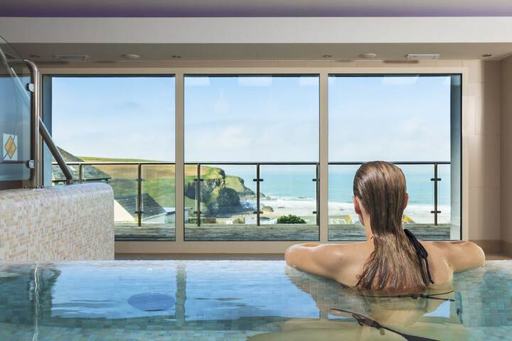 Hotel Pool