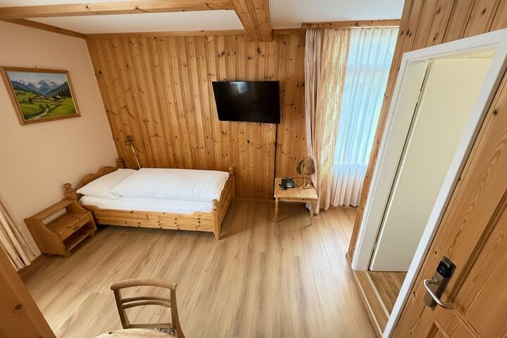 Room 21 of 163