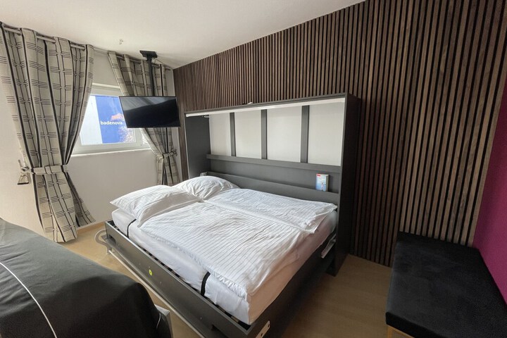 Room 6 of 19
