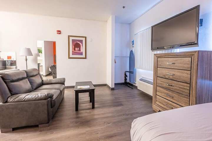 Room 12 of 28