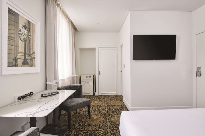 Room 53 of 100