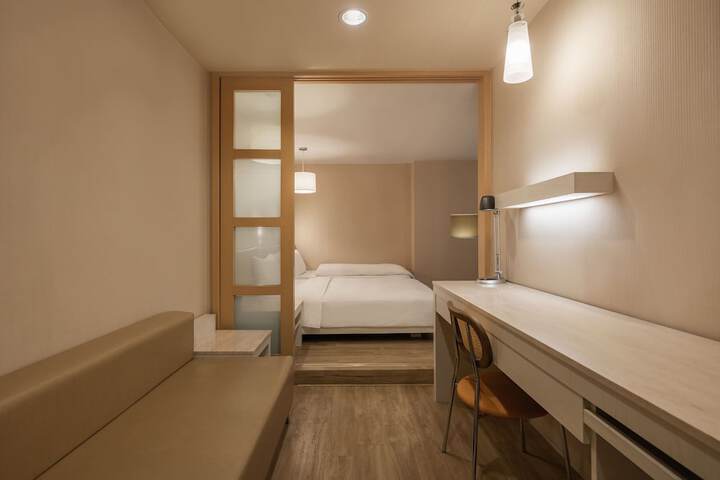 Room 16 of 28