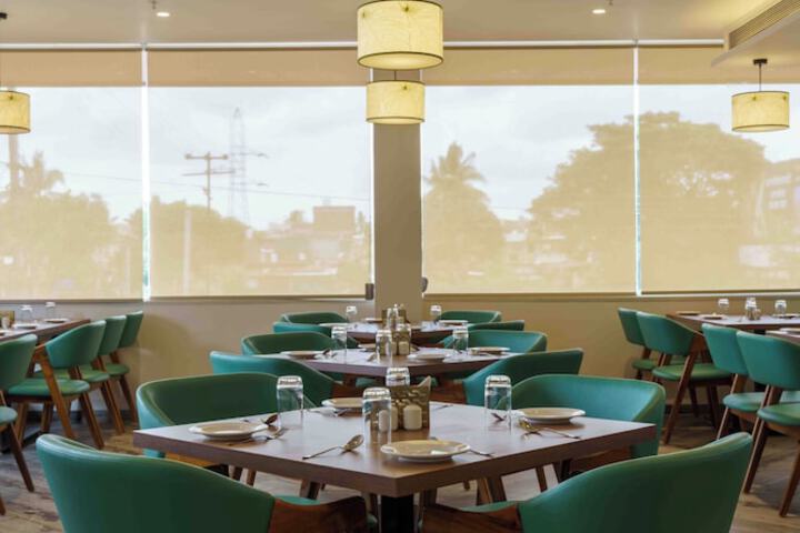 Dining 78 of 97