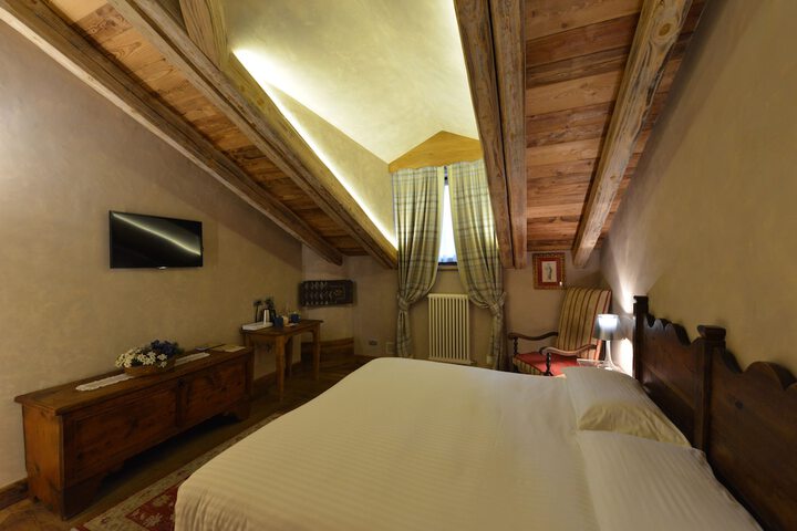 Room 17 of 44