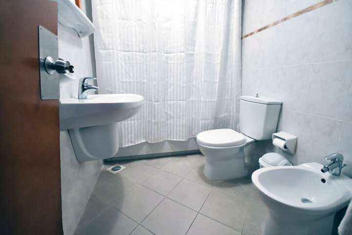 Suite 1 of 4