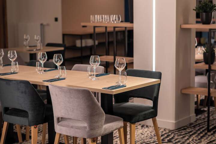 Dining 64 of 99
