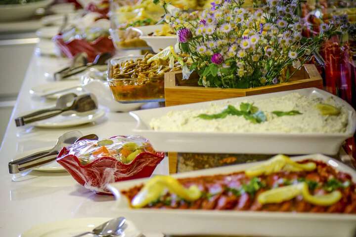 Dining 35 of 60