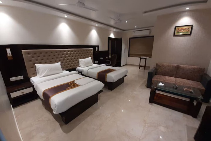 Room 13 of 21