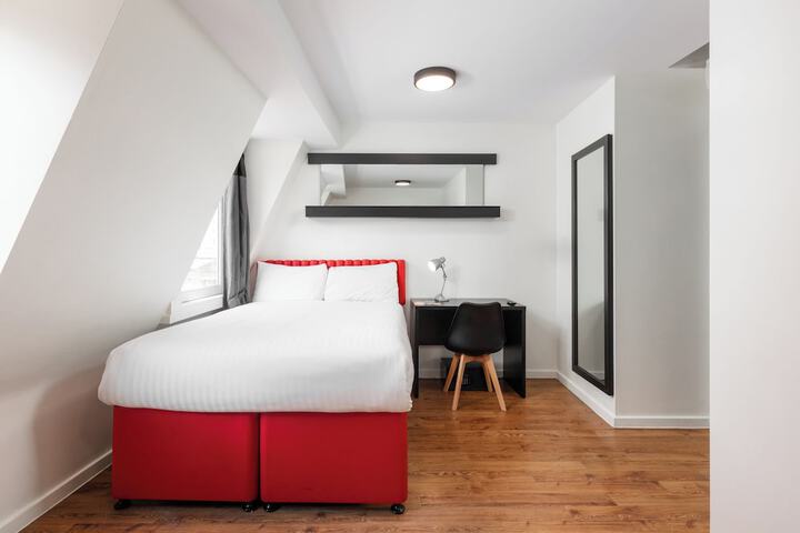 Room 4 of 14