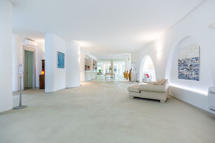 Guest Lobby