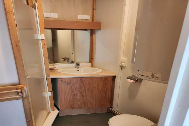 Room 16 of 35