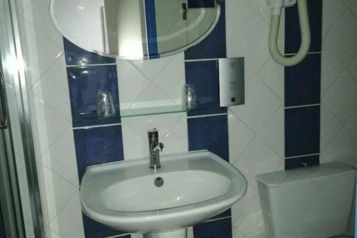 Room 7 of 10