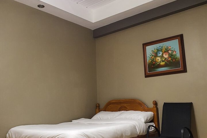 Room 11 of 33
