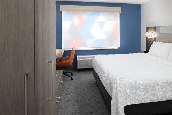 Room 13 of 40