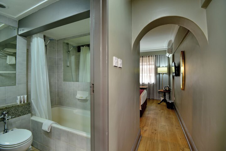 Room 27 of 42