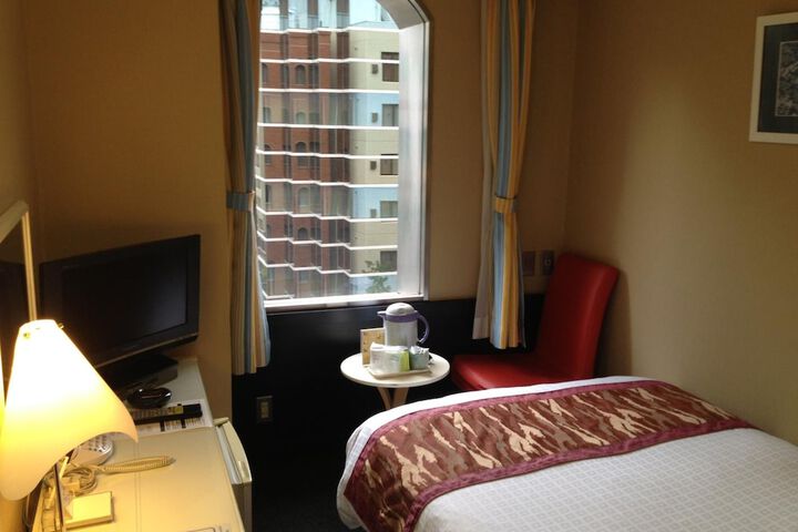 Room 28 of 68