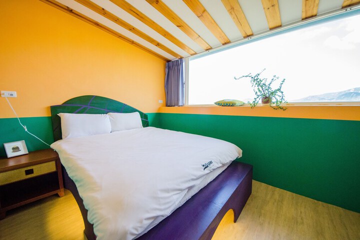 Room 14 of 33