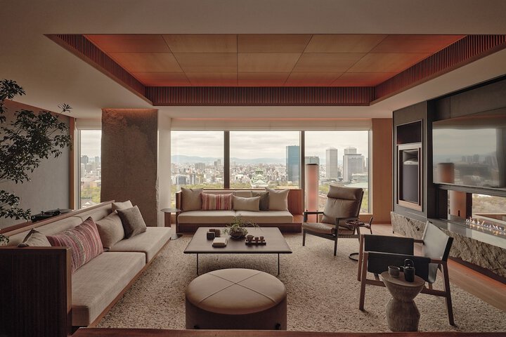 Room 32 of 82