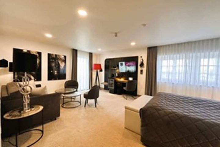 Room 111 of 194