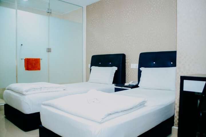 Room 17 of 30