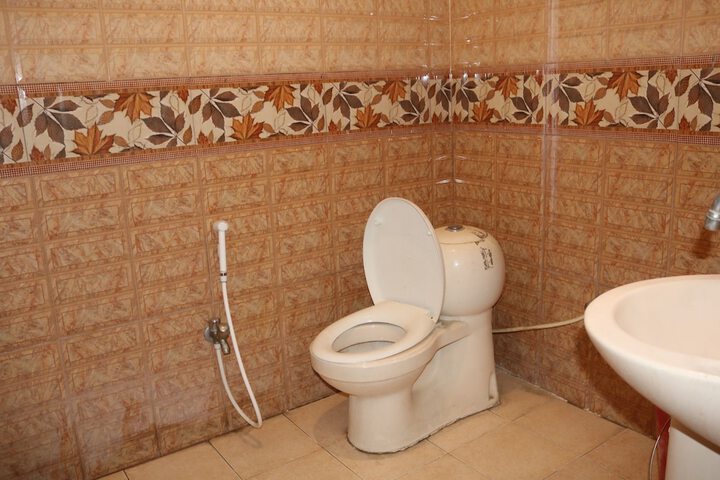 Room 8 of 10