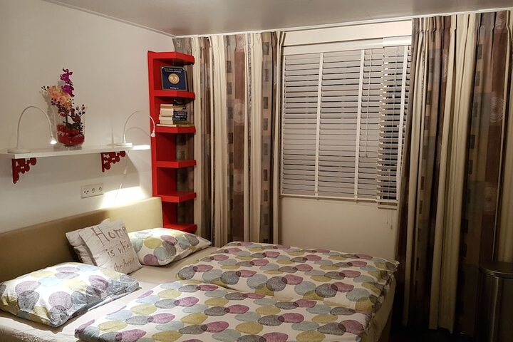 Room 5 of 86