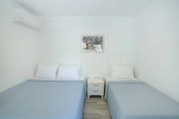 Room 3 of 10