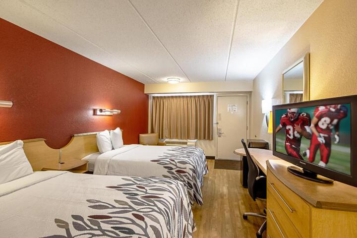 2 Double Beds (6 of 9)