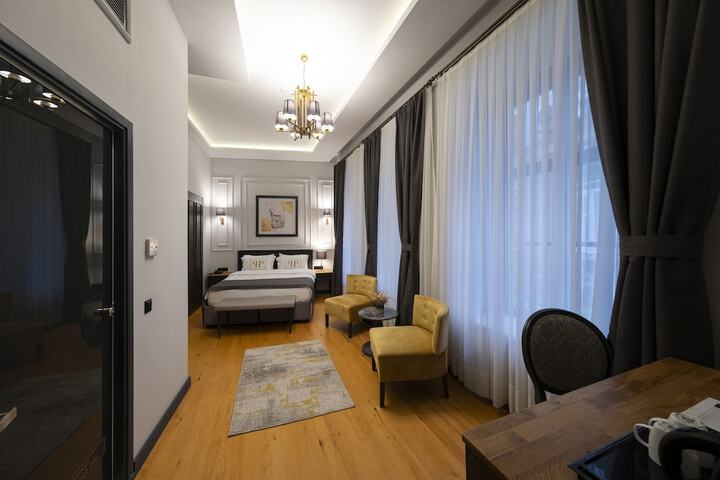 Room 72 of 134