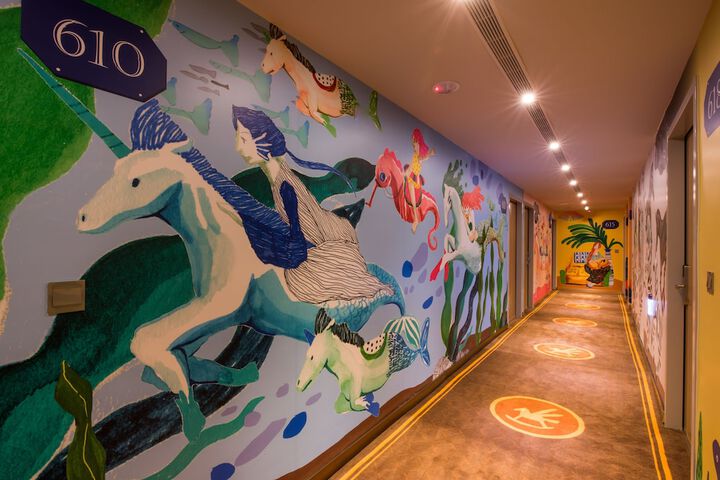 Ballroom/Hall 88 of 96